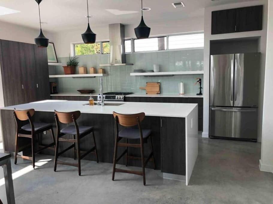 Stunning Modern Home W Pool & Hot Tub In Dt Austin Exterior foto